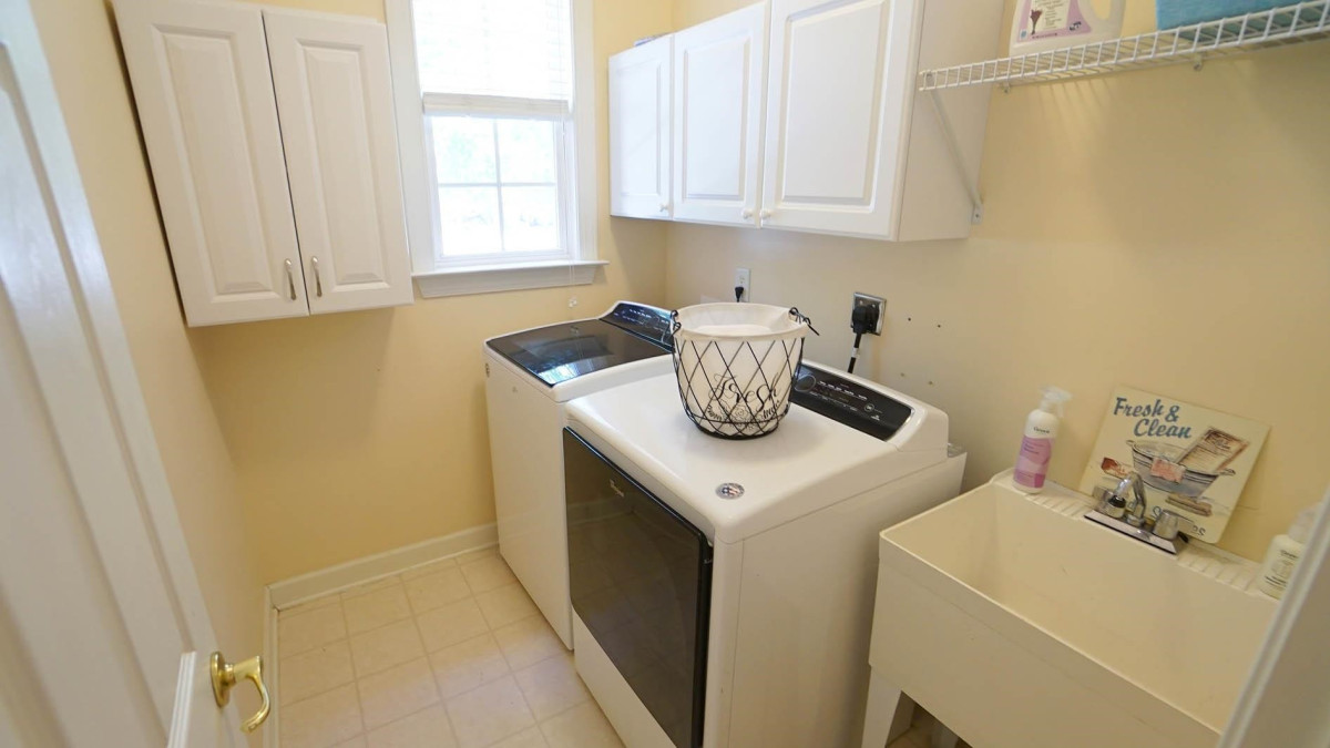 3010 Heritage Pines Dr Cary, NC 27519