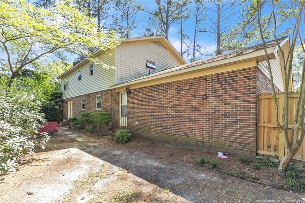 5826 Weatherford Rd Fayetteville, NC 28303