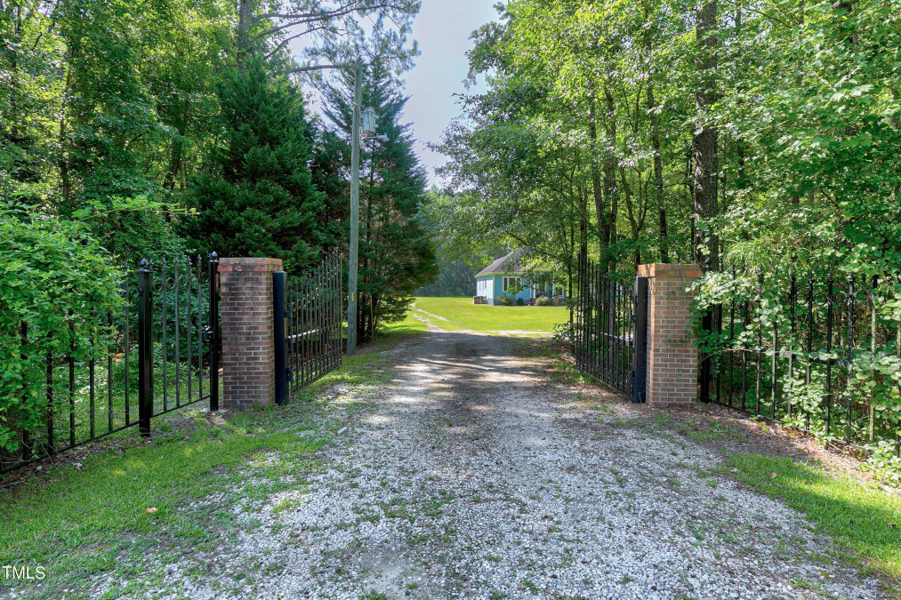 4793 Overhills Rd Spring Lake, NC 28390