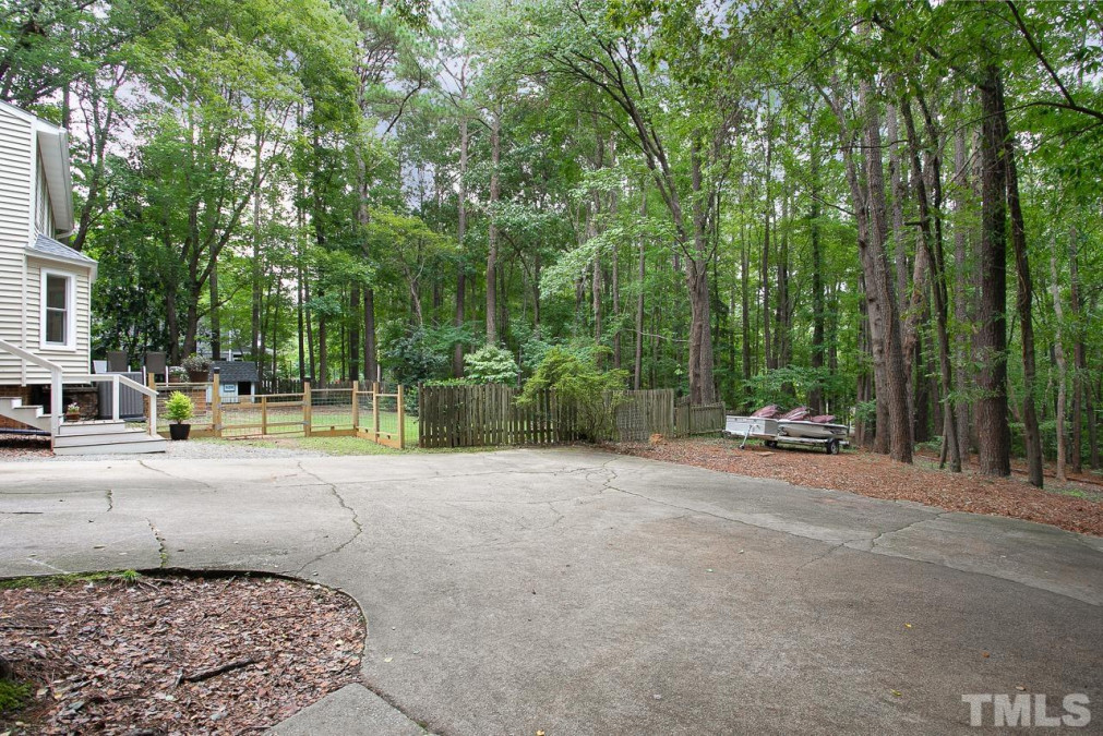 6525 Deerview Dr Raleigh, NC 27606