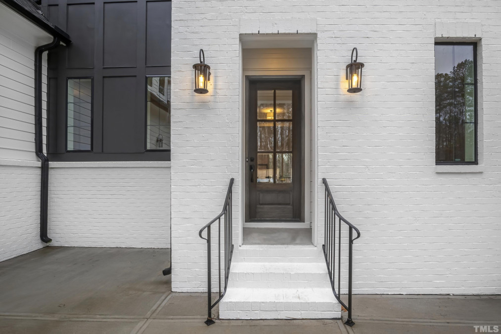 3867 Stoneridge Forest Dr Raleigh, NC 27612