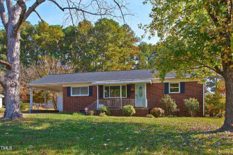 402 Hawthorne Ln Burlington, NC 27215