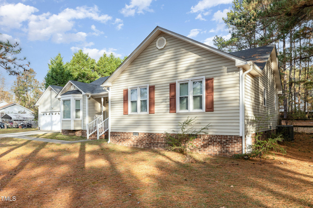 1609 Quail Grove St Willow Springs, NC 27592