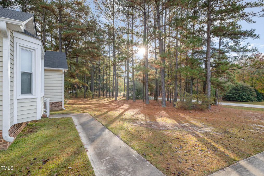 1609 Quail Grove St Willow Springs, NC 27592