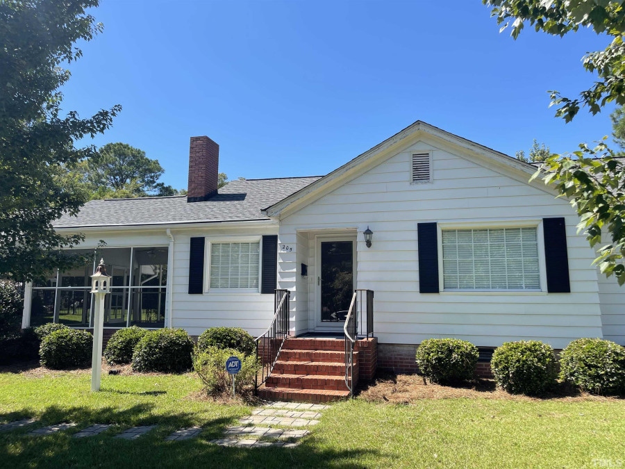 205 Wayne Ave, Dunn, NC 28334 - Raleigh Realty