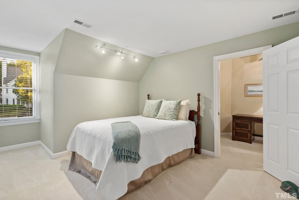 100 Divot Ln Cary, NC 27513