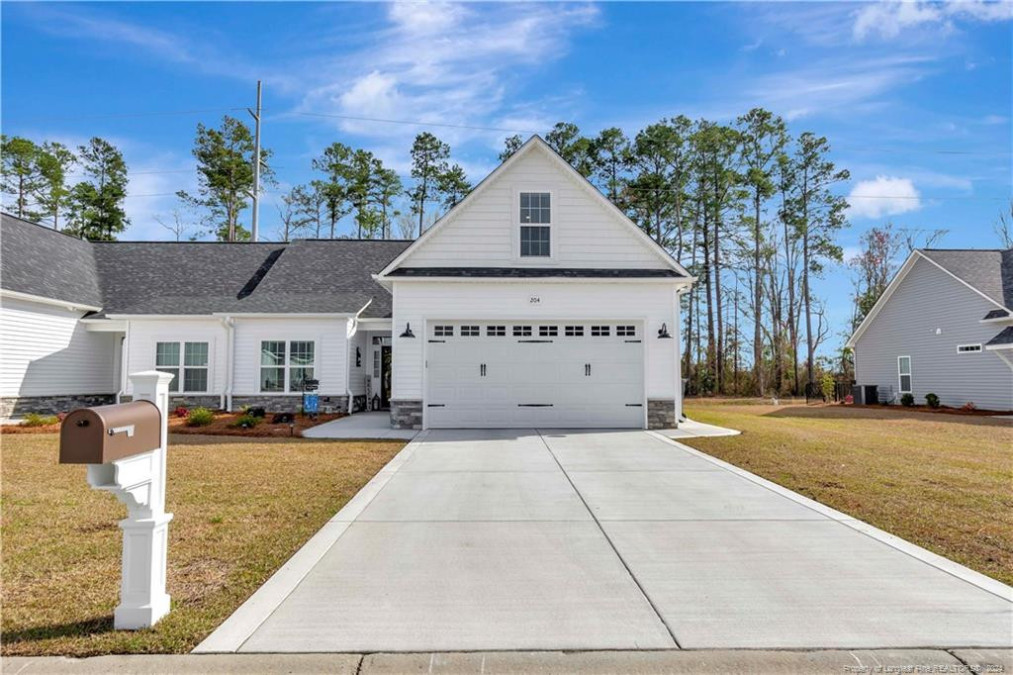 204 Oak Pointe Cir Lumberton, NC 28358