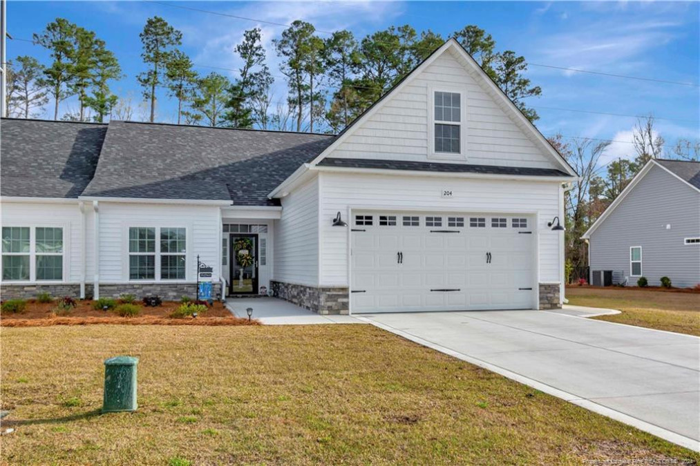 204 Oak Pointe Cir Lumberton, NC 28358