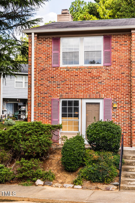 109 Chaucer Ct Carrboro, NC 27510