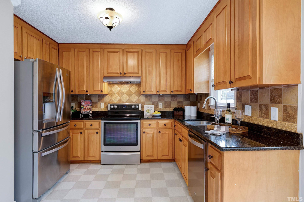 808 Phillips Pointe Dr Fuquay Varina, NC 27526