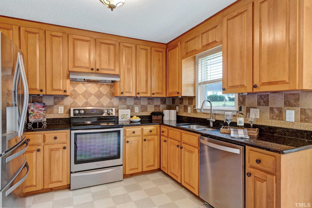808 Phillips Pointe Dr Fuquay Varina, NC 27526
