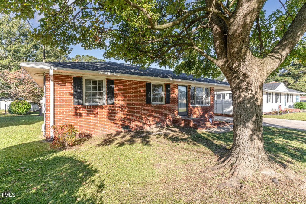 803 Holloman St Mount Olive, NC 28365