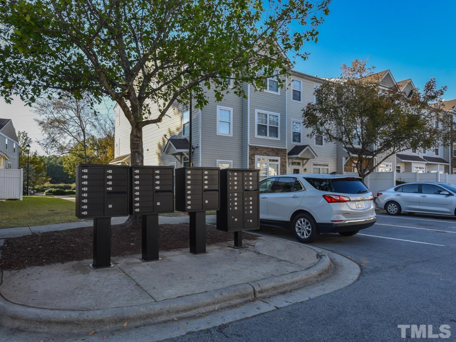 1220 Canyon Rock Ct Raleigh, NC 27610
