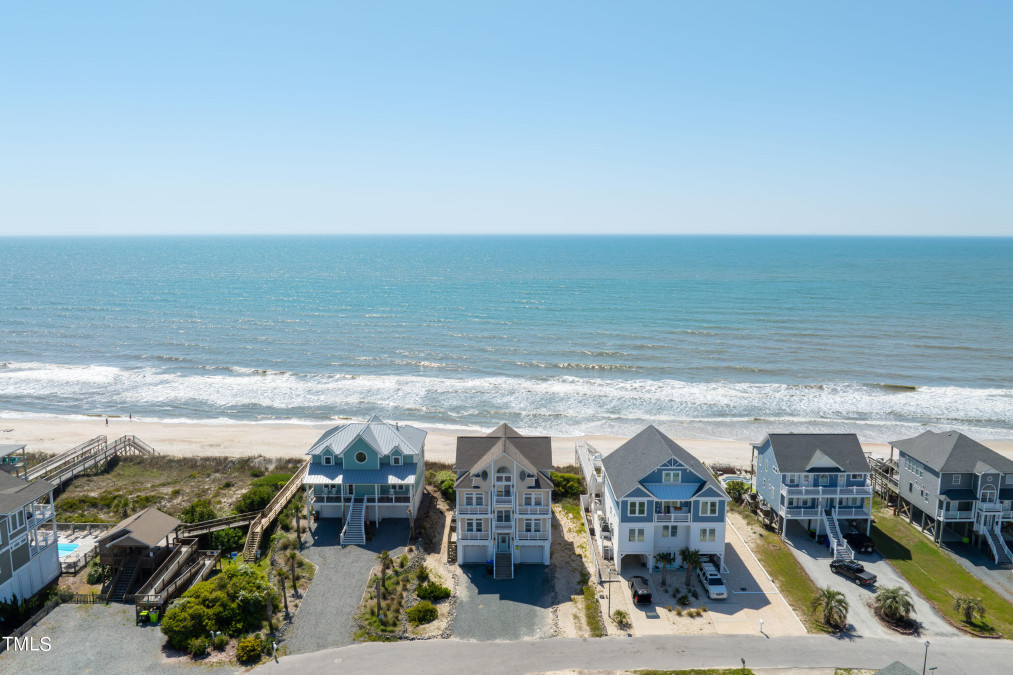 31 Porpoise Pl North Topsail Beach, NC 28460