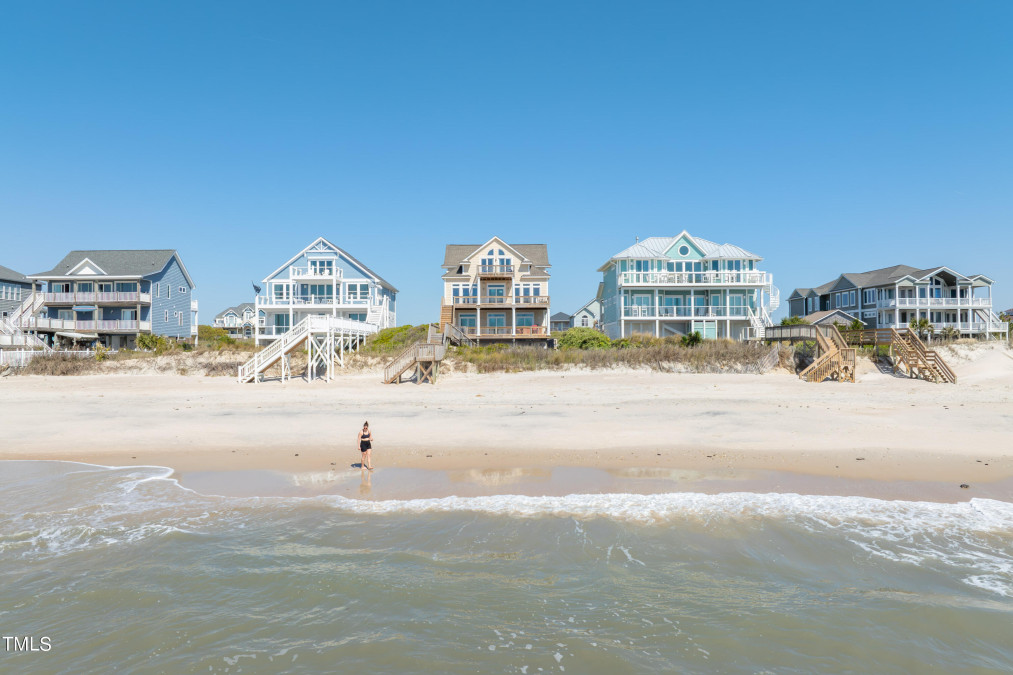 31 Porpoise Pl North Topsail Beach, NC 28460