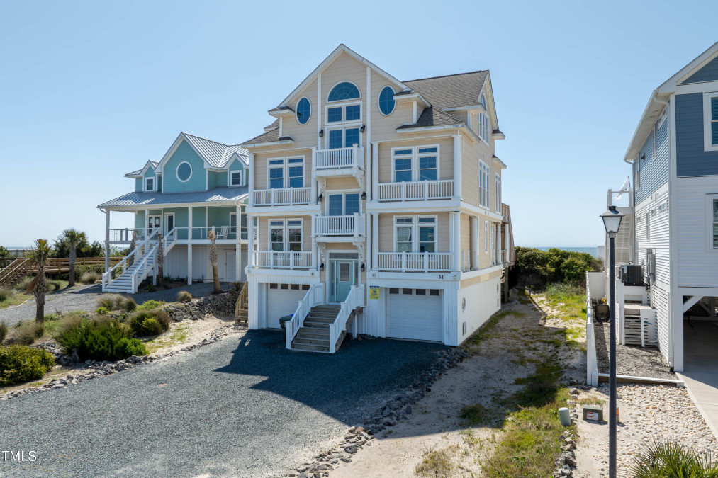 31 Porpoise Pl North Topsail Beach, NC 28460