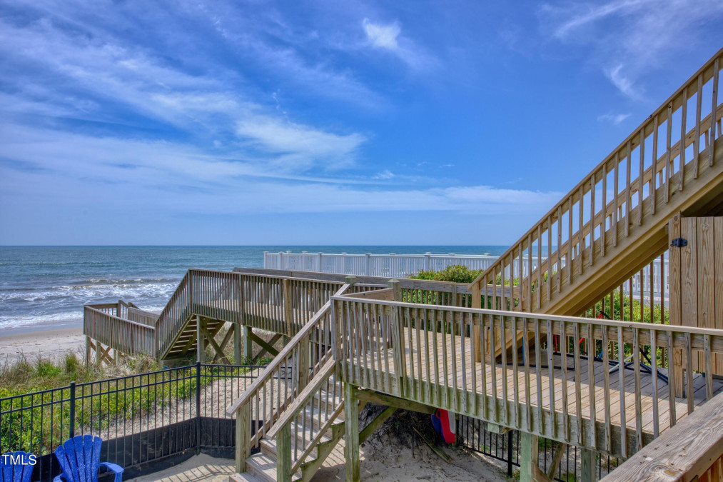 31 Porpoise Pl North Topsail Beach, NC 28460