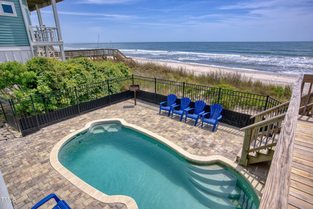 31 Porpoise Pl North Topsail Beach, NC 28460