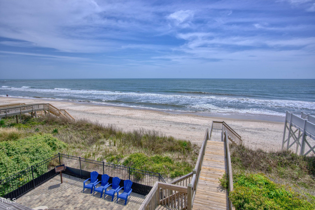 31 Porpoise Pl North Topsail Beach, NC 28460