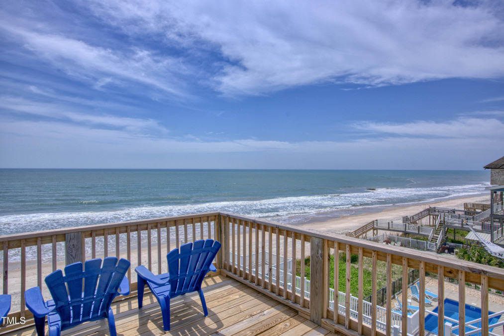 31 Porpoise Pl North Topsail Beach, NC 28460