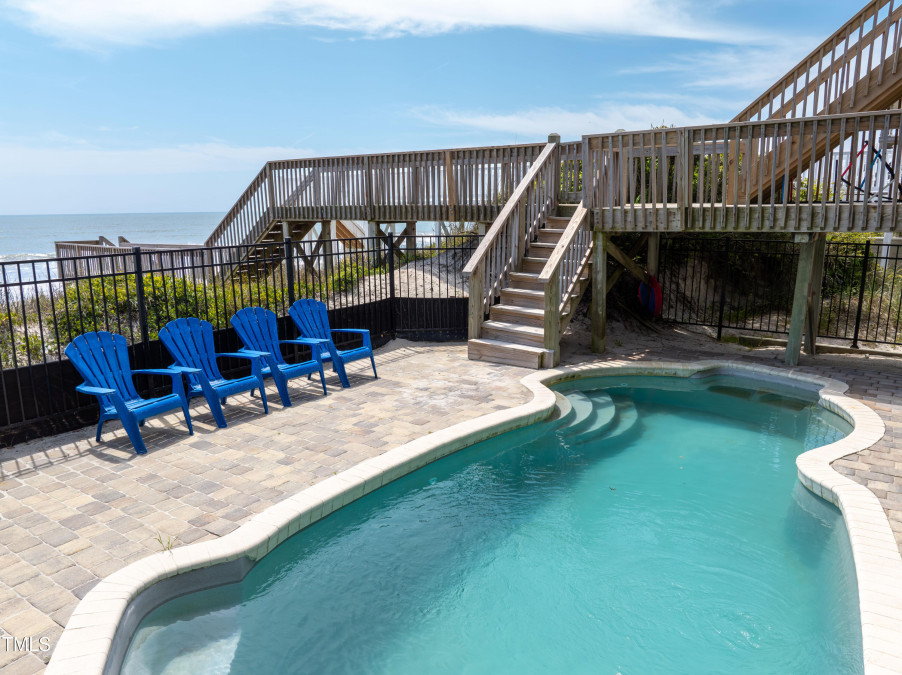 31 Porpoise Pl North Topsail Beach, NC 28460