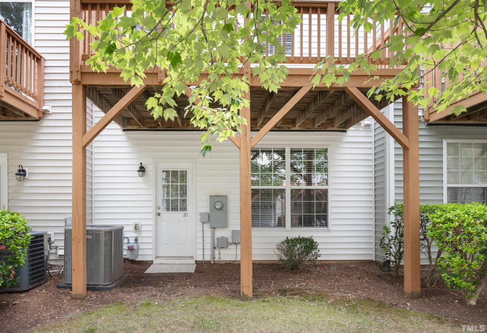 124 Madison Square Ln Cary, NC 27513