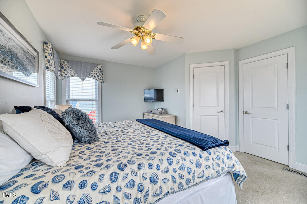 807 Shore Dr Surf City, NC 28445