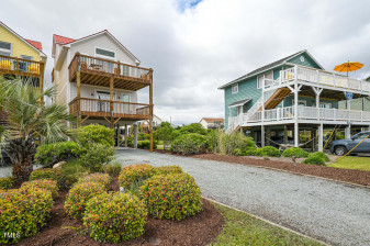 807 Shore Dr Surf City, NC 28445