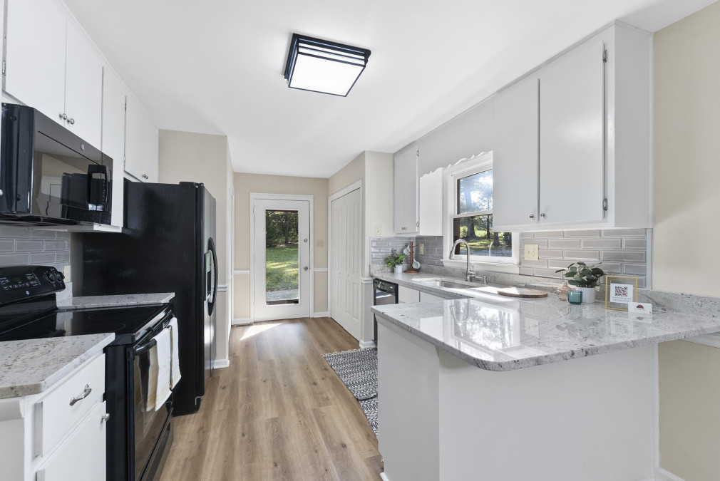 4721 Poplar Ln Hillsborough, NC 27278