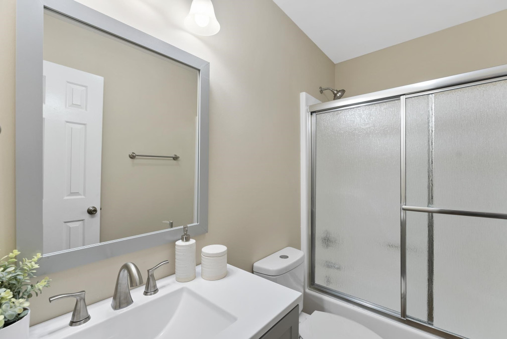 4721 Poplar Ln Hillsborough, NC 27278