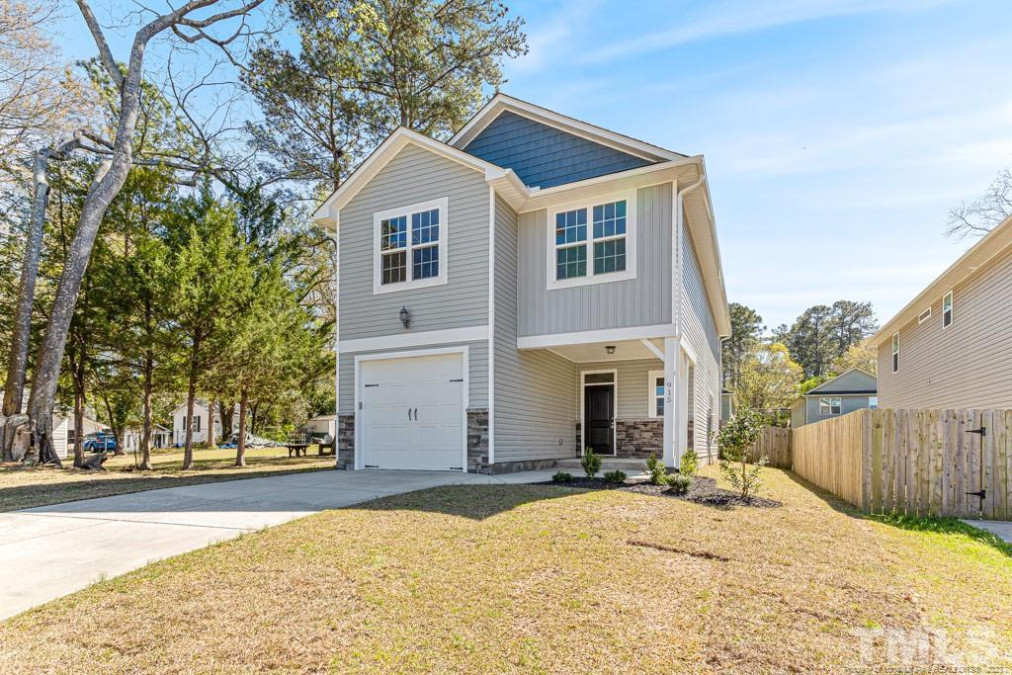 915 Carolina Ave Fayetteville, NC 28301