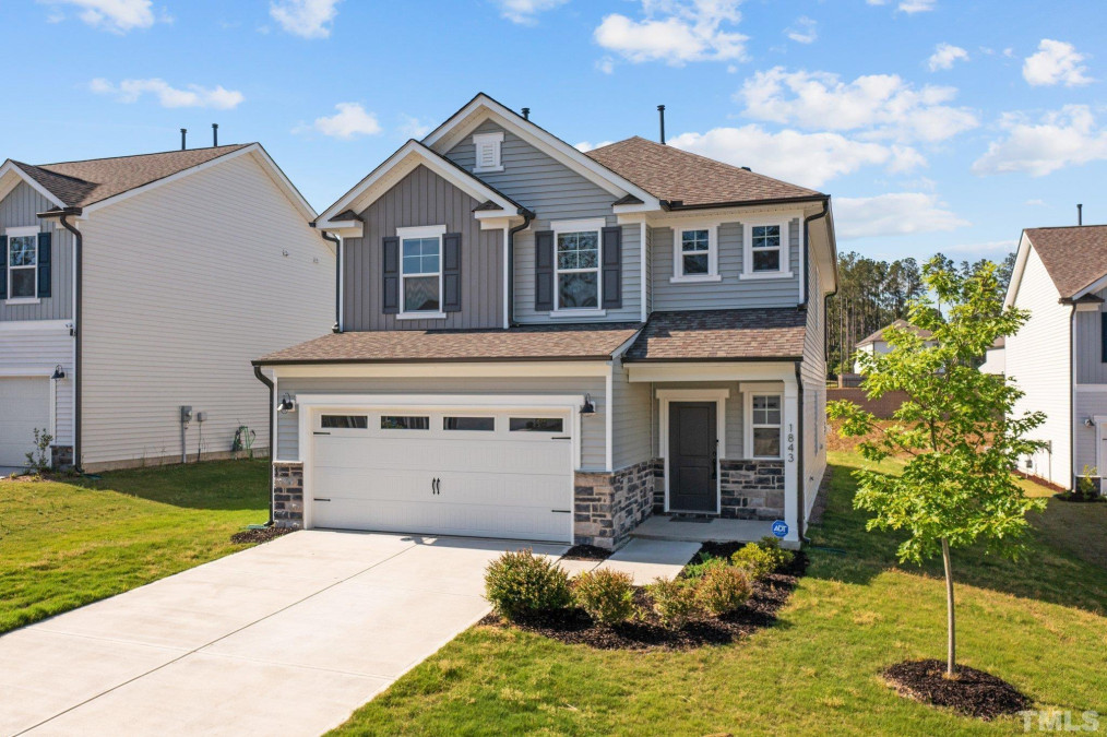 1843 Streamsong Cir Fuquay Varina, NC 27526