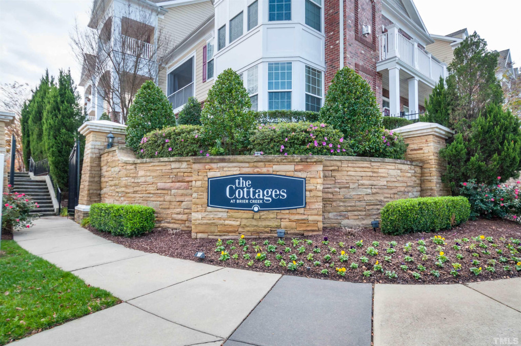 9221 Calabria Dr Raleigh, NC 27617