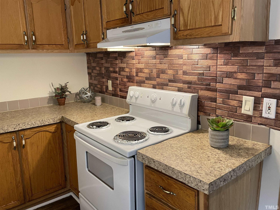 2562 Holly Brook Dr Burlington, NC 27217