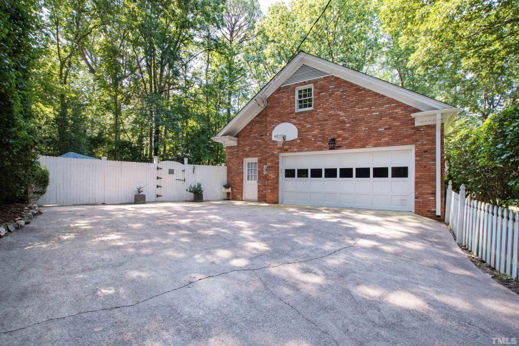 4809 Sleepy Hollow Dr Raleigh, NC 27612