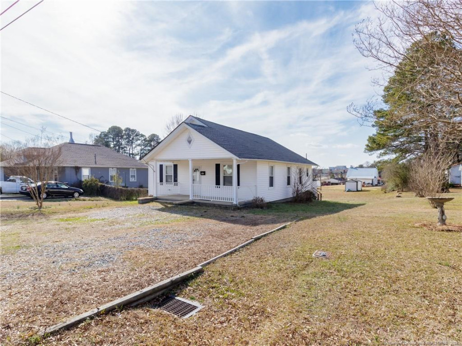 302 11th St Erwin, NC 28339