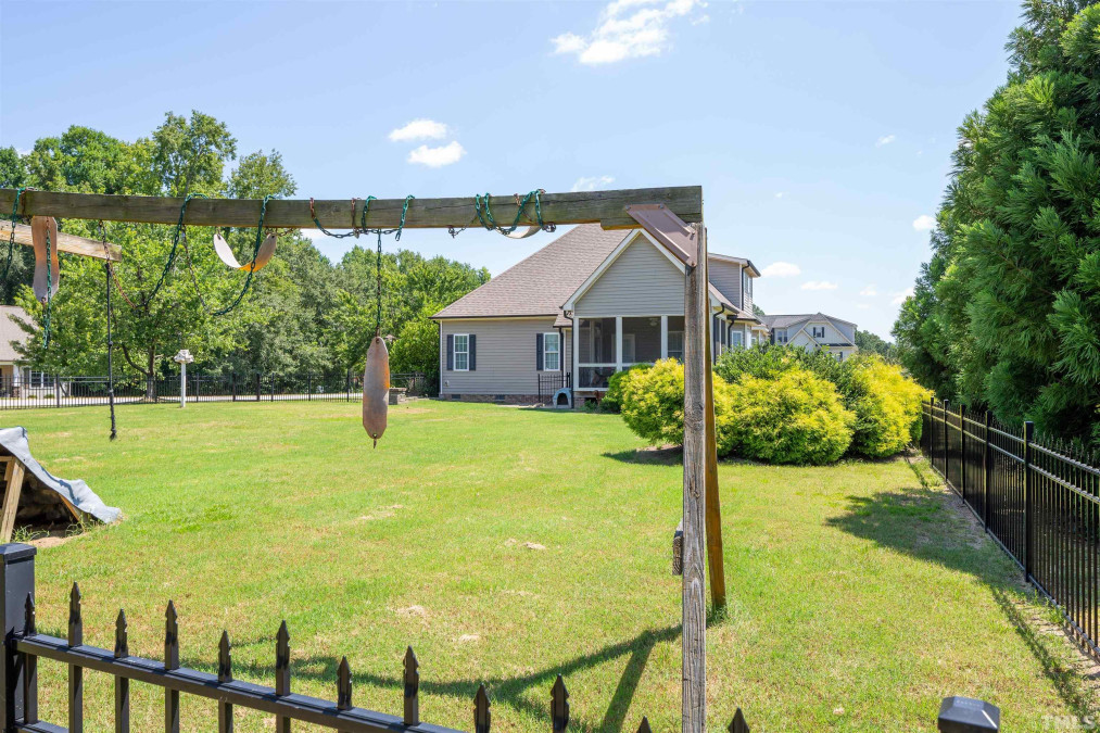 12 Elmhurst Ln Willow Springs, NC 27592