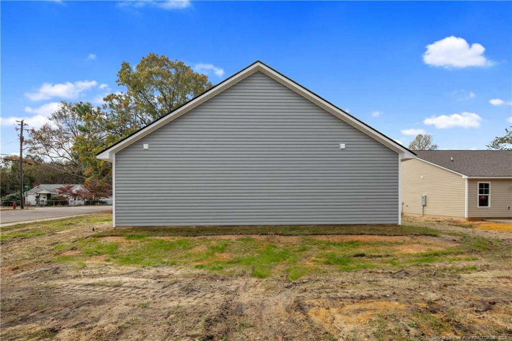 131 6th St Spring Lake, NC 28390