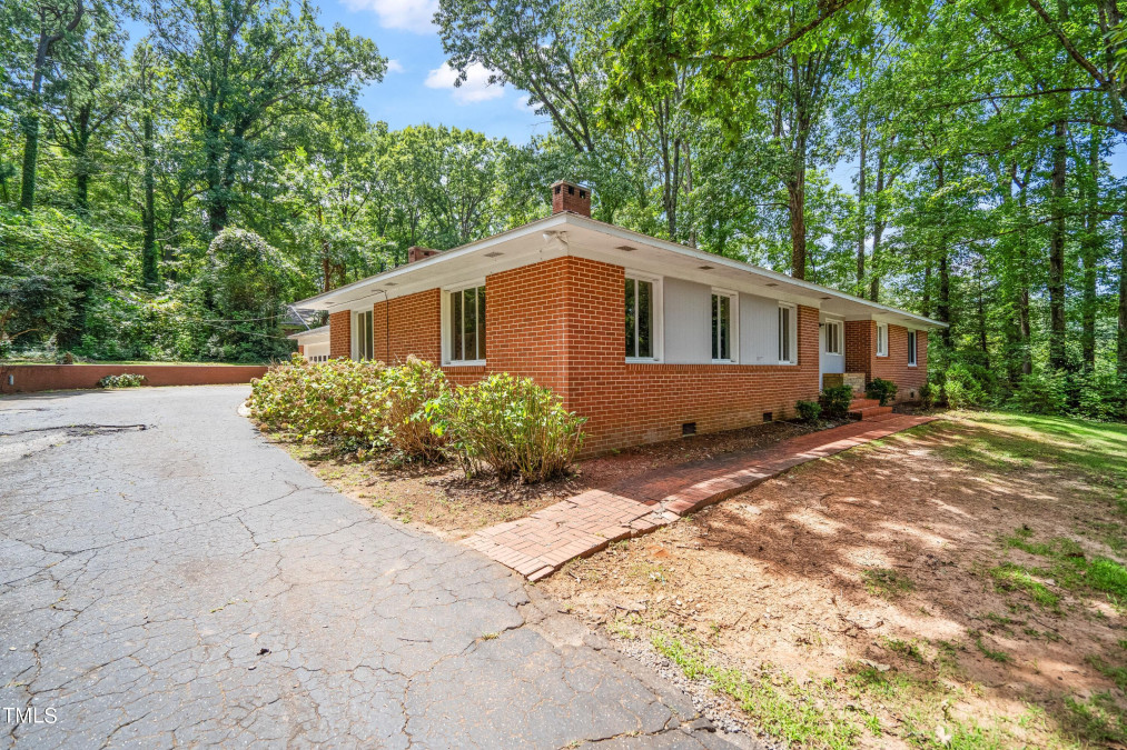 519 Dolphin St Siler City, NC 27344