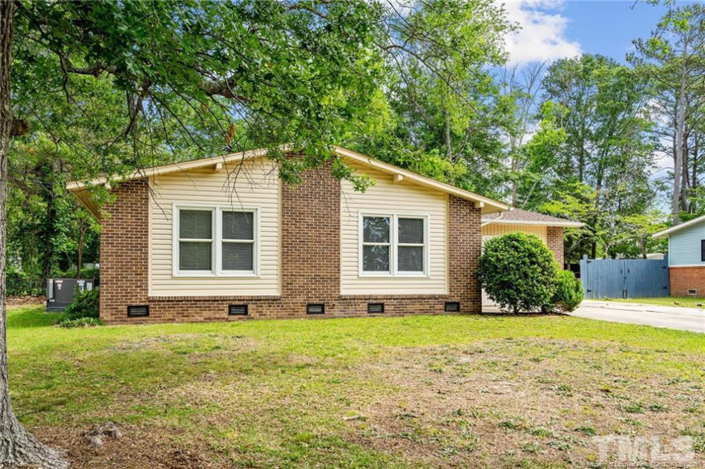 279 Bartow Dr Fayetteville, NC 28301