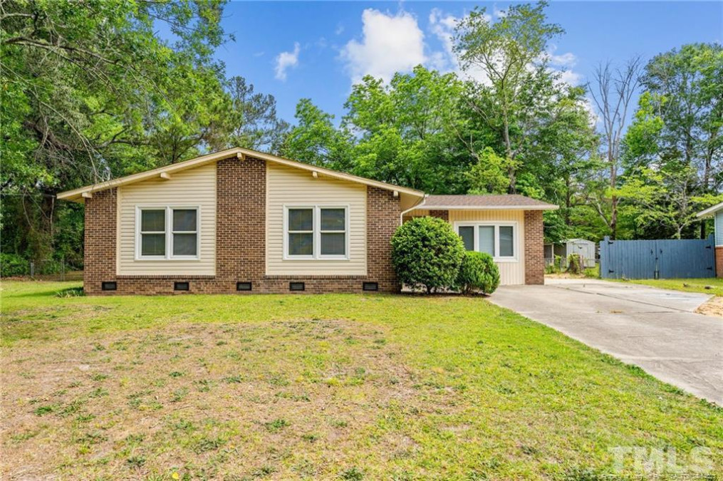279 Bartow Dr Fayetteville, NC 28301