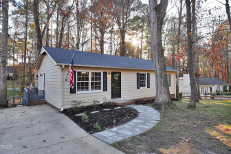 205 Honeysuckle Ln Cary, NC 27513