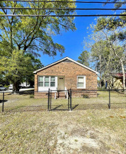 710 Oak St Selma, NC 27576