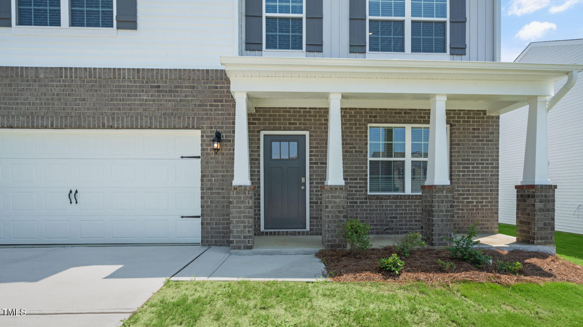 18 Tributary Way Fuquay Varina, NC 27526