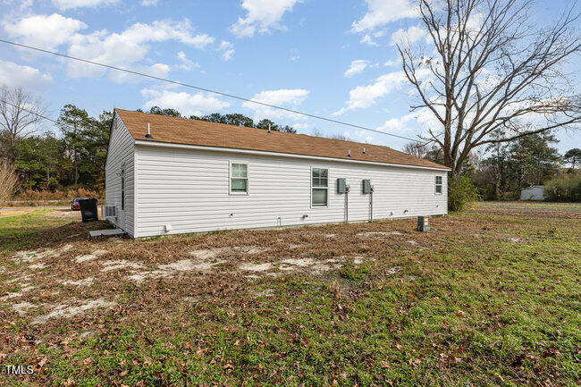 221 Bartlett Rd Warsaw, NC 28398