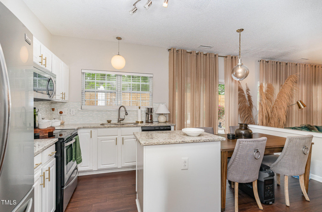 406 Sapphire Dr Durham, NC 27703