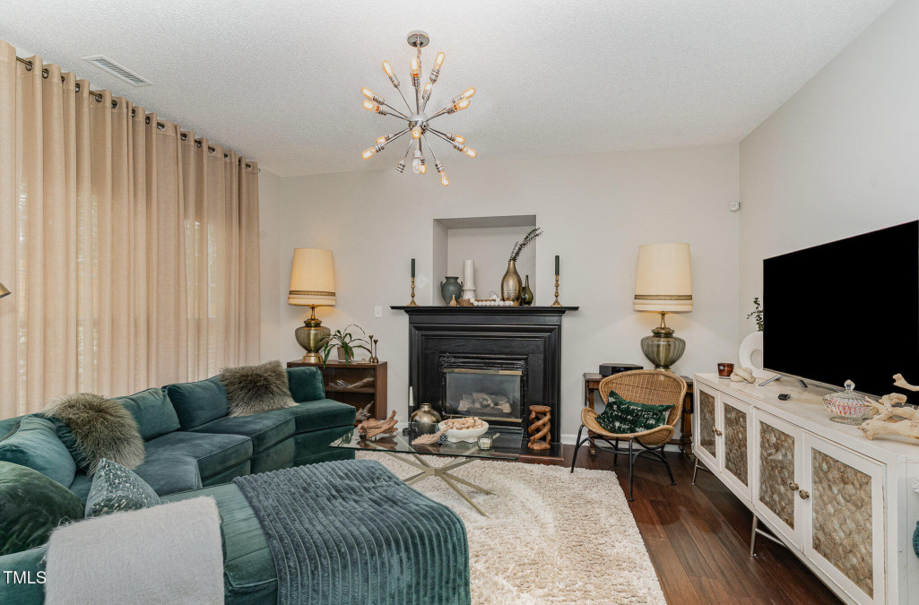 406 Sapphire Dr Durham, NC 27703