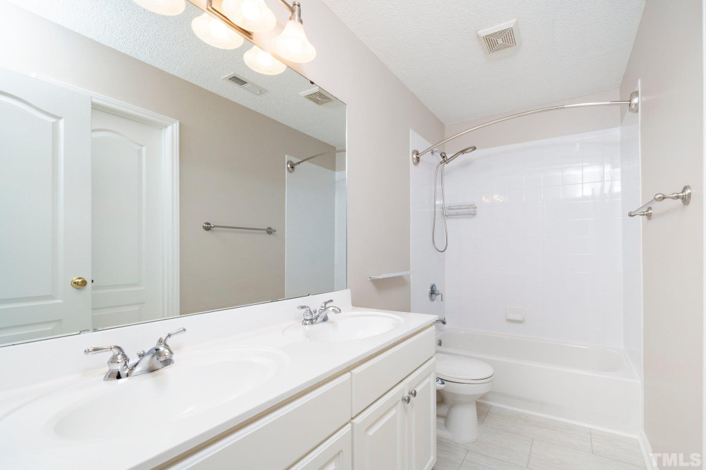 707 Hillsford Ln Apex, NC 27502