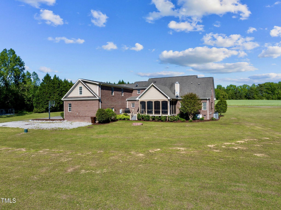 40 Sid Eaves Rd Youngsville, NC 27596