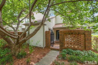 15 Bloomsbury Ct Chapel Hill, NC 27517